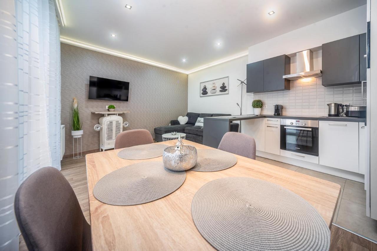 Grace Pine Apartment 3 Budapešť Exteriér fotografie